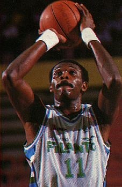 Bob McAdoo sul finire della carriera in maglia Filanto